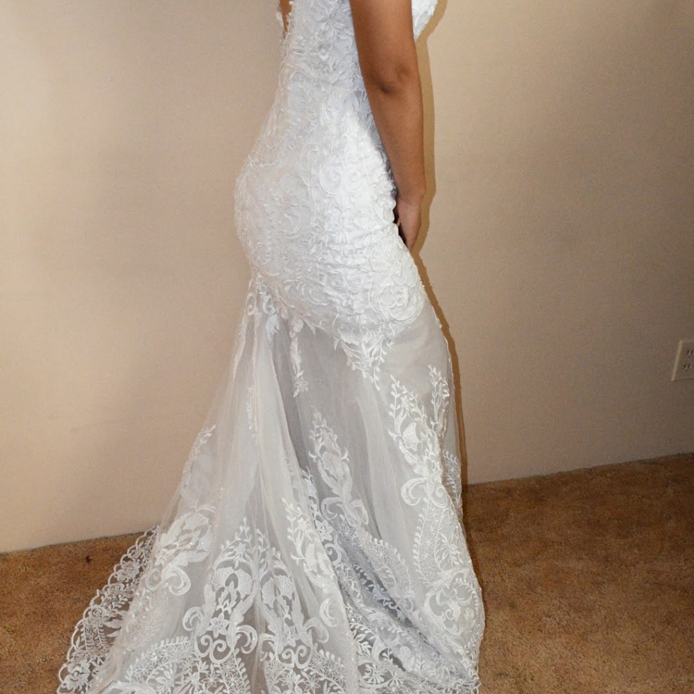 White lace wedding dress - Picture 7 of 10